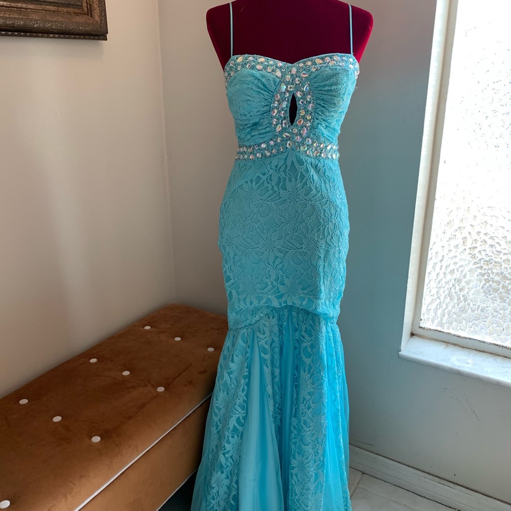 Prom Dress/Evening Gown:  Size 4P:  Light Blue:  Excellent Used Condition